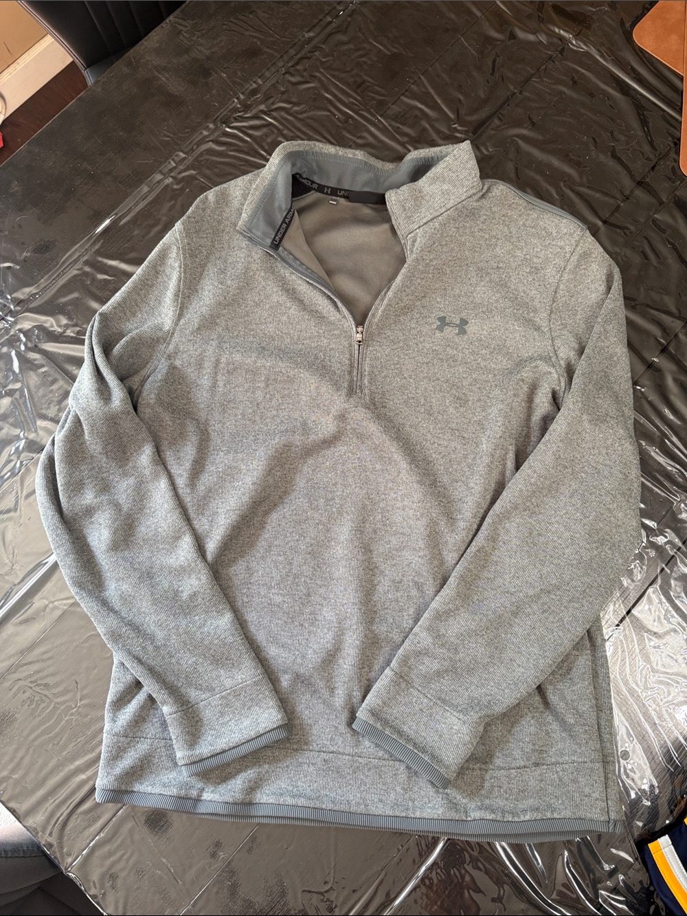 Under Armour Men’s Heather Gray 1/4 Zip Pullover
